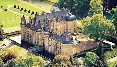Lej en helikopter til Château D’Esclimont med overflyvning af Tour de Paris