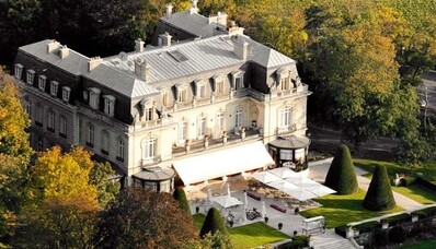 Lej en helikopter til at flyve til Les Crayères (Reims Champagne)