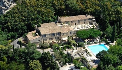 Lej en helikopter til L’oustau de Baumanière i Les Baux-De-Provence