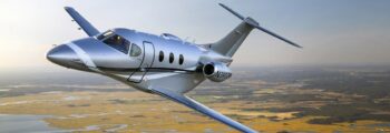 Location de jet privé : Cessna CJ sur piste herbeuse.