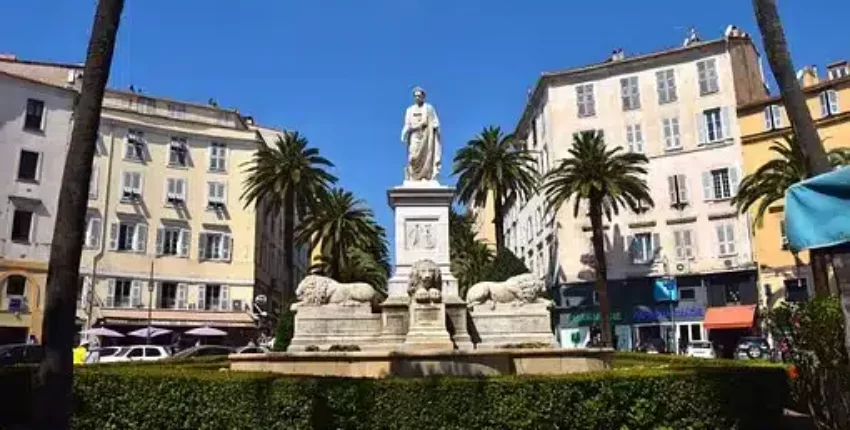 Ajaccio-Napoléon-Bonaparte: leje af privatfly 
