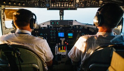 Hvordan bliver jeg privat jetpilot?