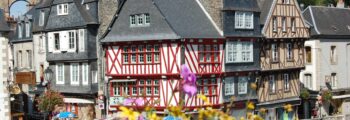 Yoast SEO requête cible : Canal à écluses

Texte alternatif : Canal à écluses avec deux navires et bâtiments industriels