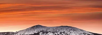 location de jet privé: avion au coucher du soleil.