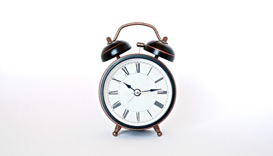 Hvordan håndterer man jetlag i forretningsflyvning, beregner UTC-tid og begrænser jetlag?