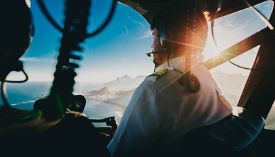 Alt, hvad du behøver at vide om at blive helikopterpilot: uddannelse, løn, karrieremuligheder..