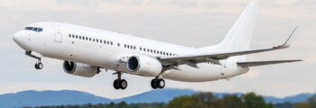 location jet privé : Un DASH 8-100 en plein vol.